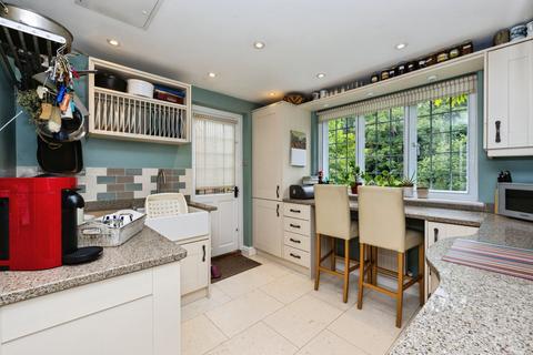 3 bedroom terraced house for sale, The Moat, Ashford, TN27 0