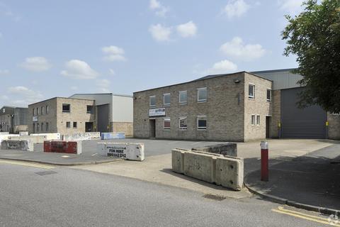 Warehouse to rent, 1 Fairway Dr Greenford UB6 8PW