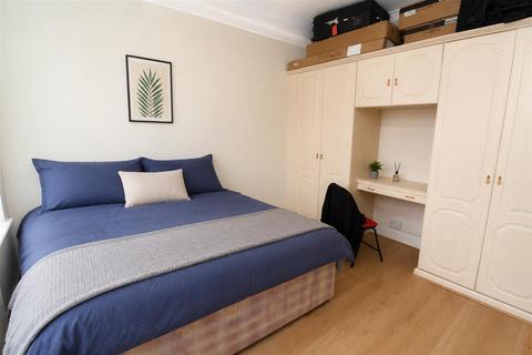 2 bedroom flat to rent, Soberton Avenue, Cardiff CF14