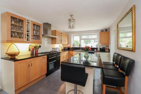 4 bedroom detached house for sale, Brambling Road, Horsham