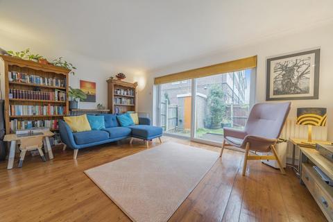 16 Lockwood Close, London, SE26 4HY