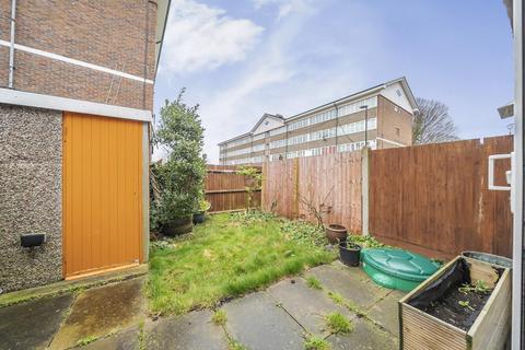 16 Lockwood Close, London, SE26 4HY