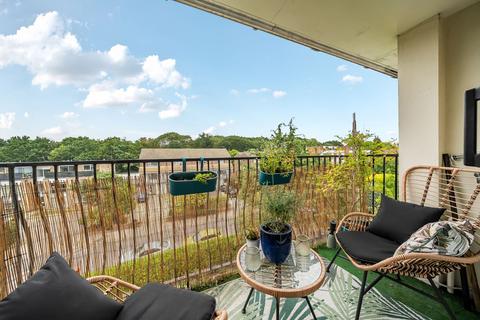 2 bedroom flat for sale, Albemarle Road, Beckenham BR3