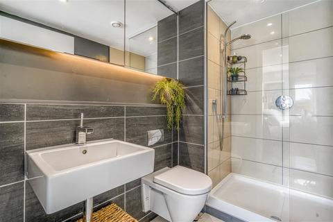 2 bedroom flat for sale, Hardwicks Square, SW18