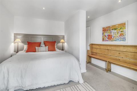 2 bedroom flat for sale, Hardwicks Square, SW18