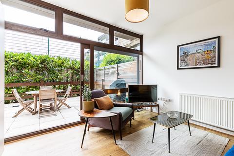 2 bedroom flat to rent,  Cabanel Place, London SE11