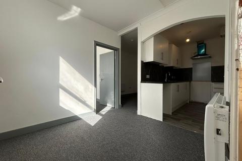 1 bedroom flat to rent, Market Street, Heckmondwike