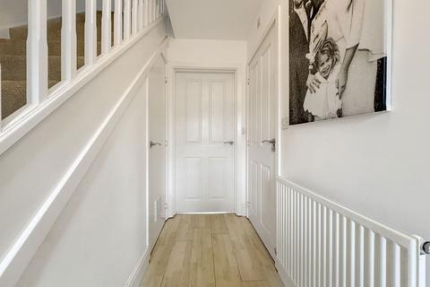 undefined, Sawcotts Way, Grays RM16
