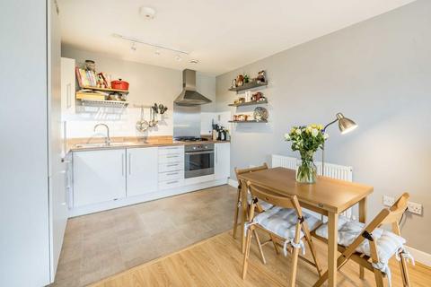 2 bedroom flat for sale, St. Georges Grove, London SW17