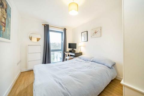 2 bedroom flat for sale, St. Georges Grove, London SW17