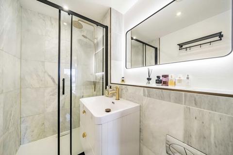 2 bedroom flat for sale, St. Georges Grove, London SW17