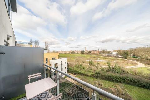 2 bedroom flat for sale, St. Georges Grove, London SW17