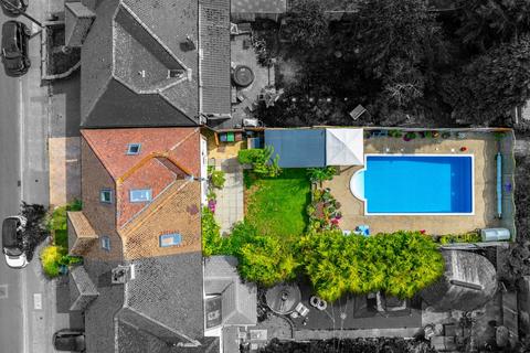 6 bedroom semi-detached house for sale, Cannon Lane, Luton, Bedfordshire, LU2 8BJ