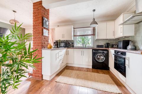 50 Ashley Downs, Lowestoft, NR32 4ET