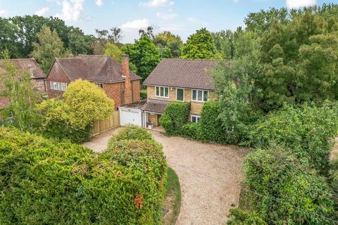 4 bedroom detached house for sale, Lower Farm Road, Effingham