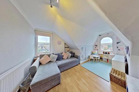 2 bedroom flat for sale, Queens Gardens, Herne Bay, CT6 5BS