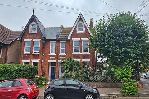 2 bedroom flat for sale, Queens Gardens, Herne Bay, CT6 5BS