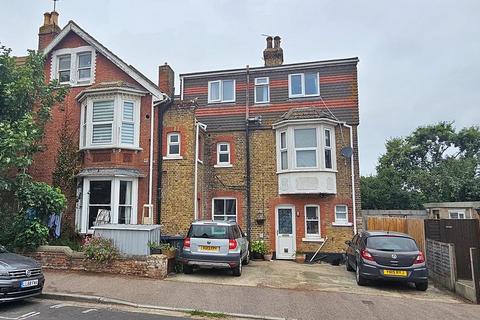 2 bedroom flat for sale, Queens Gardens, Herne Bay, CT6 5BS