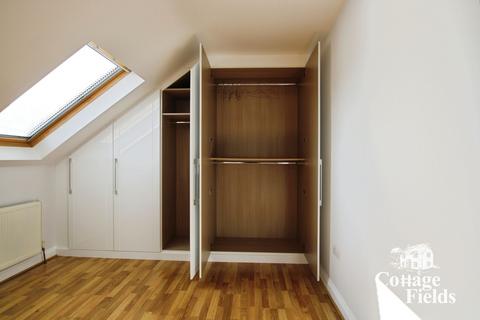 3 bedroom maisonette to rent, Gordon Hill, Enfield EN2
