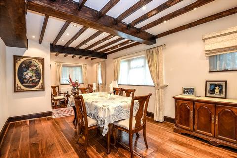 5 bedroom detached house to rent, South View Road, Pinner, HA5