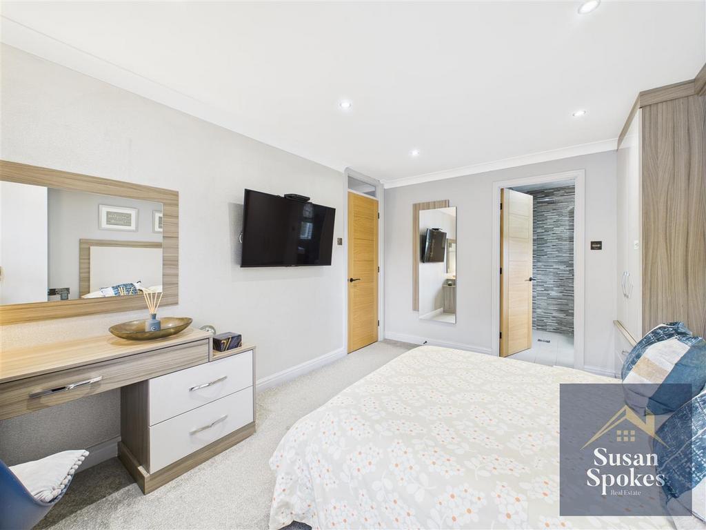 CAM01858 G0-PR0154-STILL013.jpg