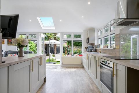 3 bedroom detached house for sale, Fleetwood Close, Tadworth KT20