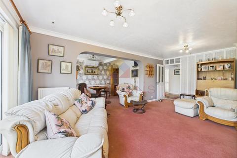4 bedroom detached house for sale, Marlowe Way, Colchester CO3