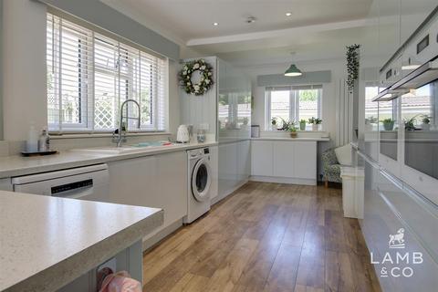 4 bedroom detached house for sale, Vicarage Gardens, Clacton-On-Sea CO15
