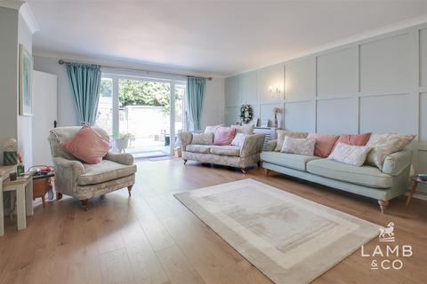 4 bedroom detached house for sale, Vicarage Gardens, Clacton-On-Sea CO15