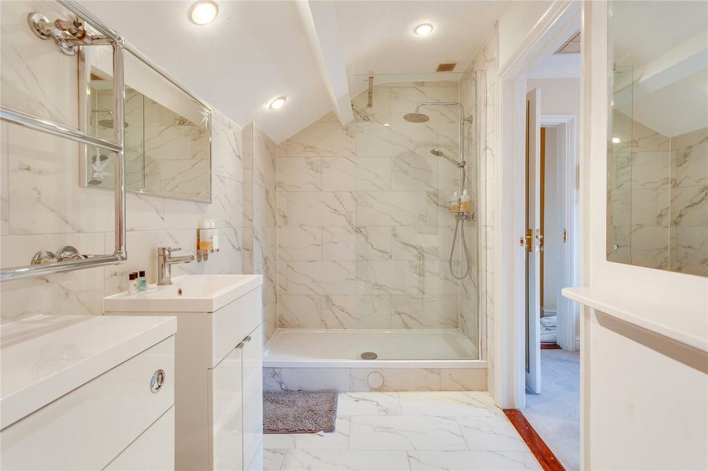 En-Suite Bathroom