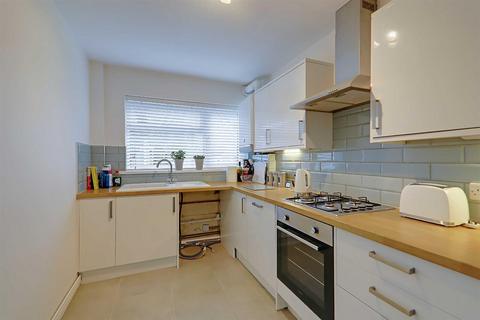 2 bedroom flat for sale, Castle Court, Castle Road, Worthing, BN13