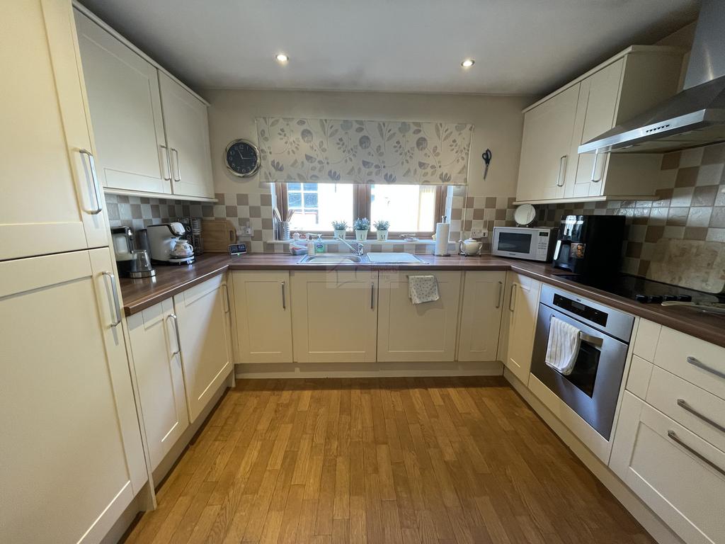 Kitchen a.JPG