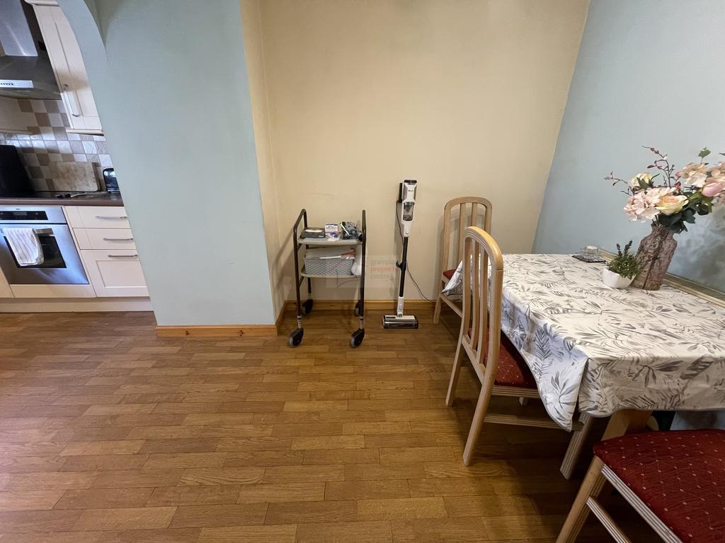 Kitchen diner b.JPG