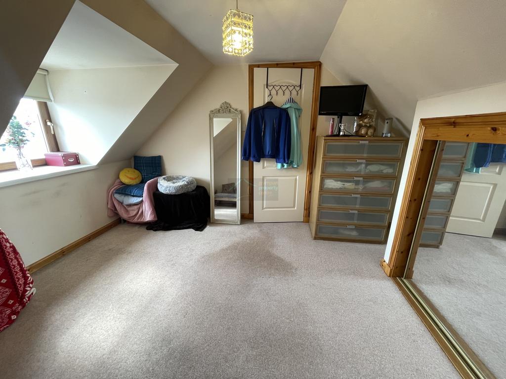 Bedroom 1b.JPG