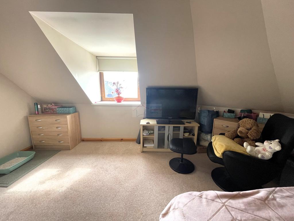 Bedroom 2b.JPG