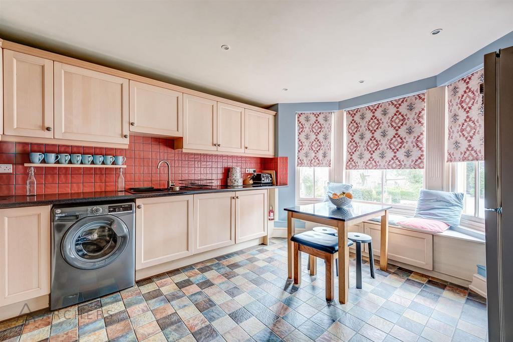 25 Tapton Mount Close(Interior)-9.jpg