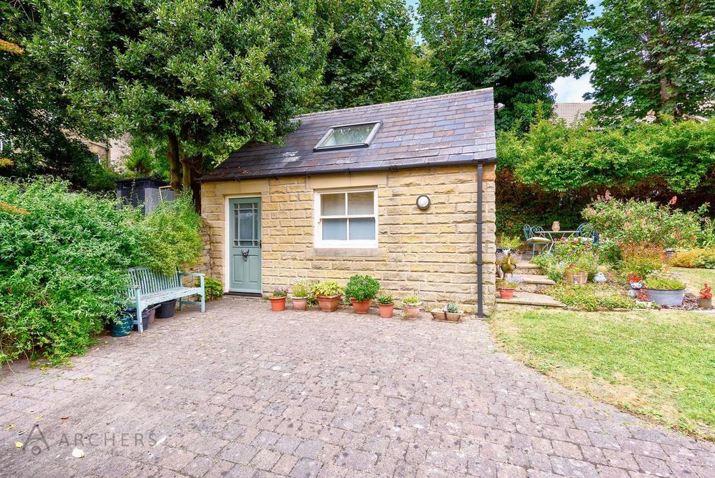 25 Tapton Mount Close(Exterior)-8.jpg