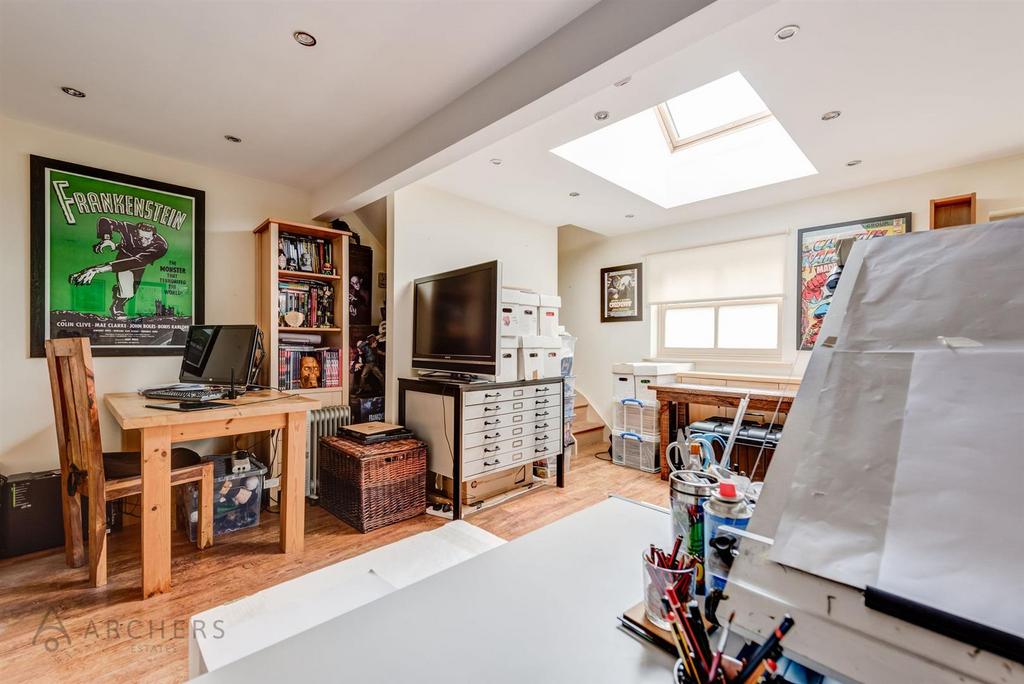 25 Tapton Mount Close(Studio)-2.jpg