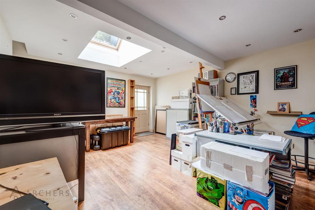 25 Tapton Mount Close(Studio)-1.jpg