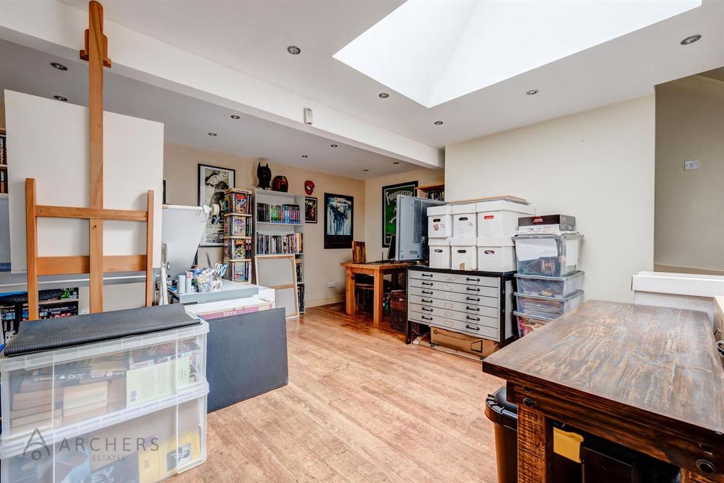 25 Tapton Mount Close(Studio)-4.jpg