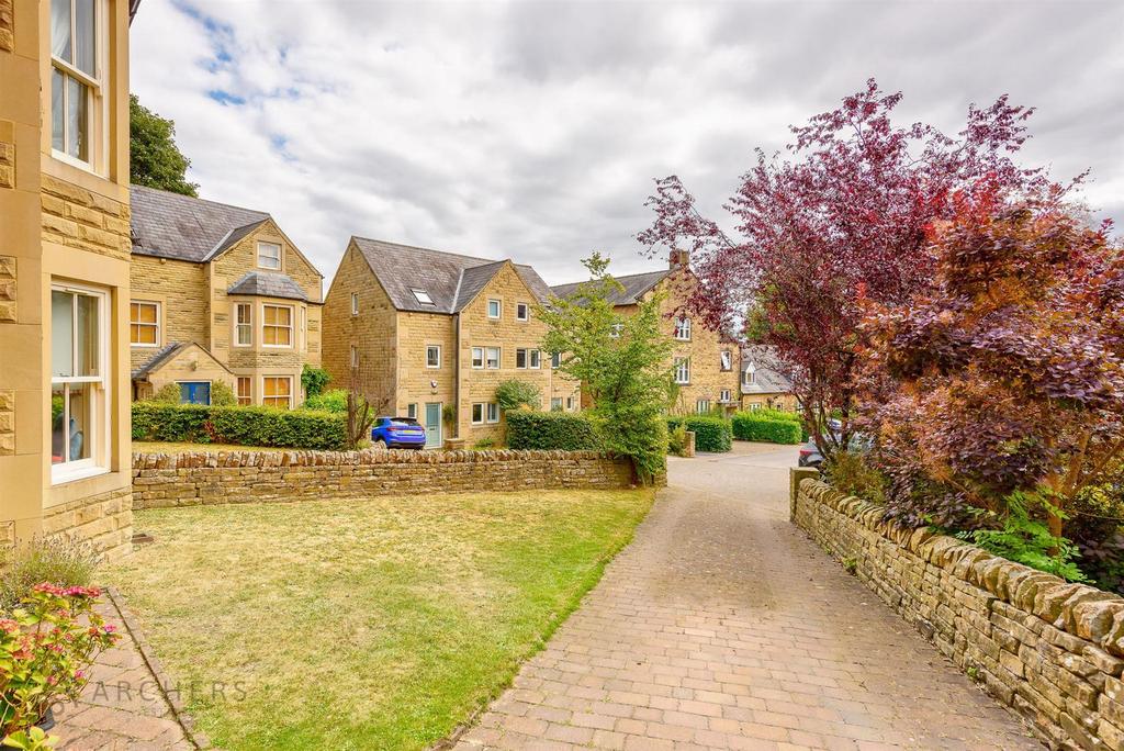 25 Tapton Mount Close(Exterior)-10.jpg