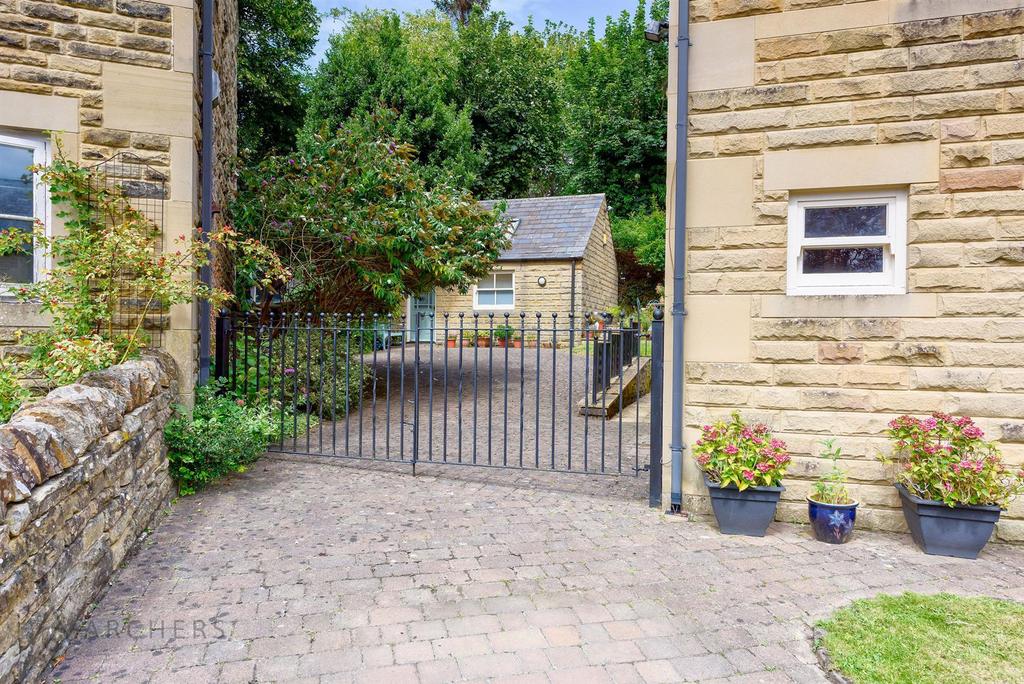 25 Tapton Mount Close(Exterior)-11.jpg
