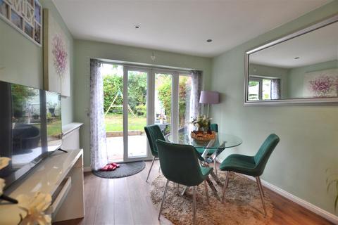 4 Berkeley Close, Fleet, GU51 3LH