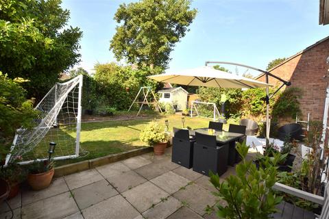 4 Berkeley Close, Fleet, GU51 3LH