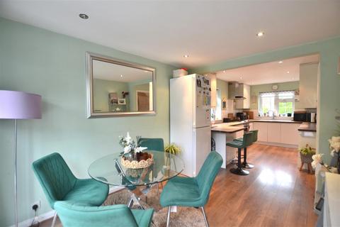 4 Berkeley Close, Fleet, GU51 3LH