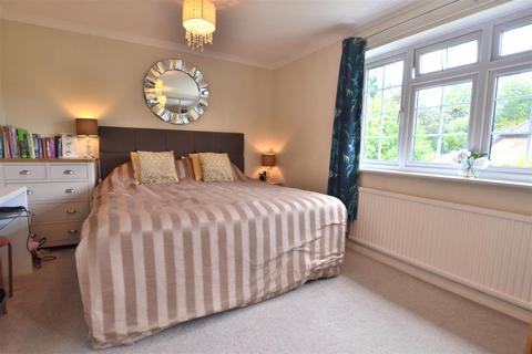 4 Berkeley Close, Fleet, GU51 3LH