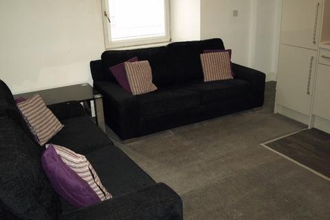 3 bedroom flat to rent, Arbroath Road, Stobswell DD4