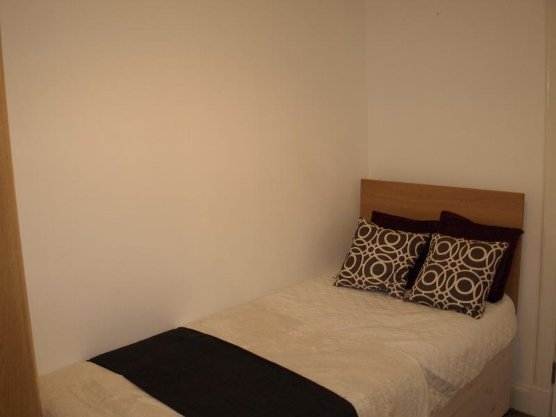 4 bedroom 3.JPG