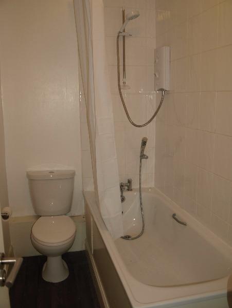 7 bathroom.JPG