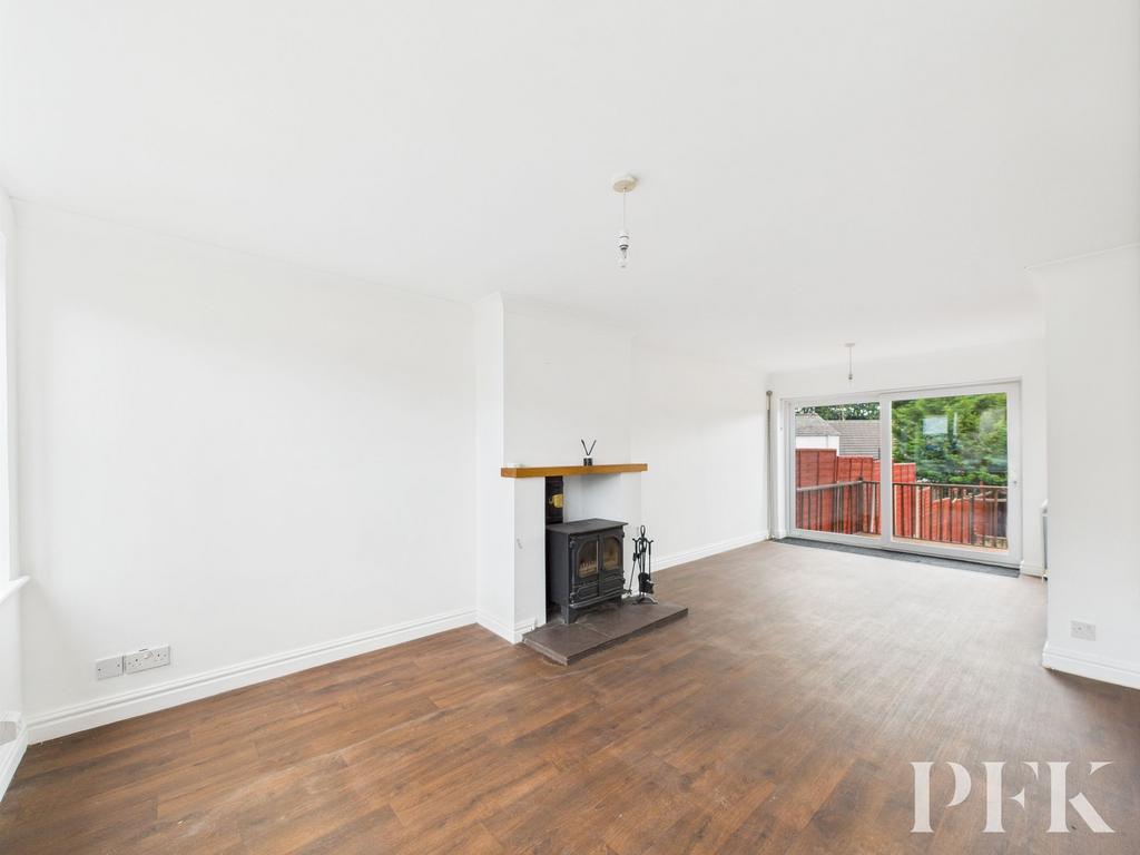 Living Room/Dining